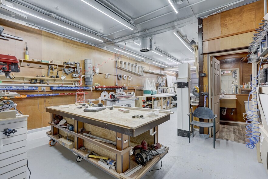 More Photos Of 24354 John R Rd, Hazel Park Flex For Sale