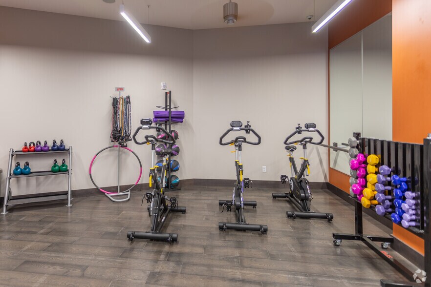 More Photos Of 2410 University Ave W, Saint Paul Apartments For Lease