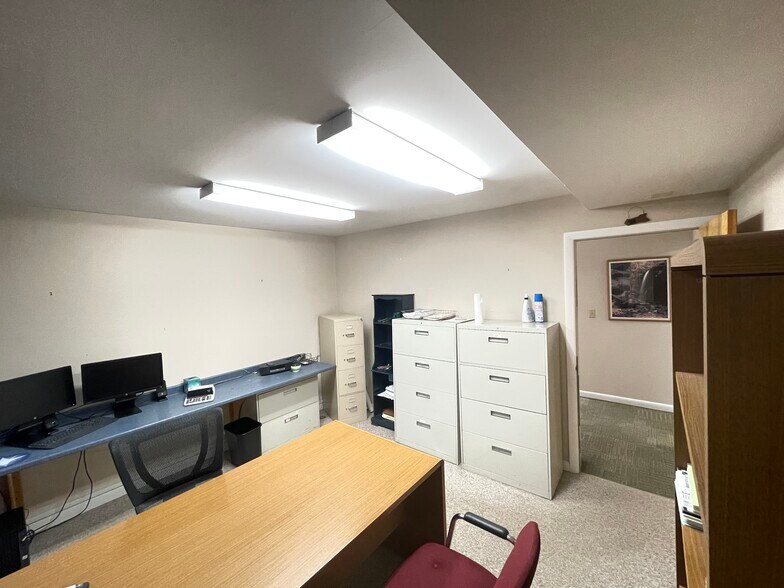 More Photos Of 567 Vauxhall St, Waterford Medical For Sale