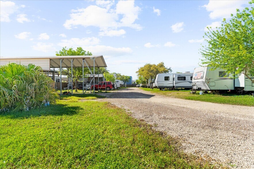 More Photos Of 115 Byers Dr, Port O Connor Trailer Camper Park For Sale