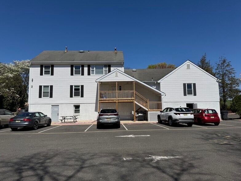 More Photos Of 1045 Sally Ike Rd, Brick Medical For Lease