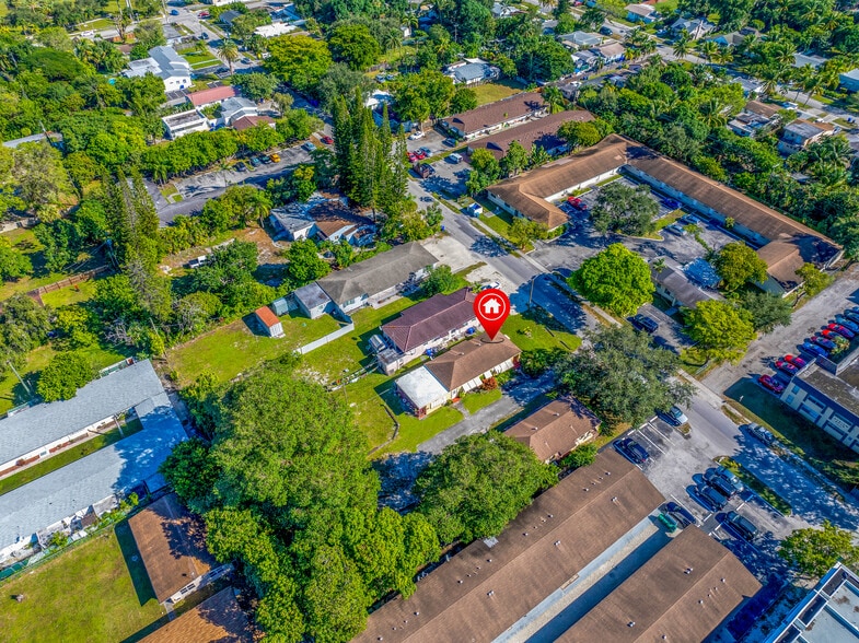 More Photos Of 2459 Pierce St, Hollywood Apartments For Sale