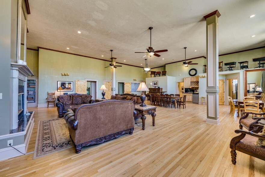 More Photos Of 21049 Uncompahgre Rd, Montrose Hotel For Sale