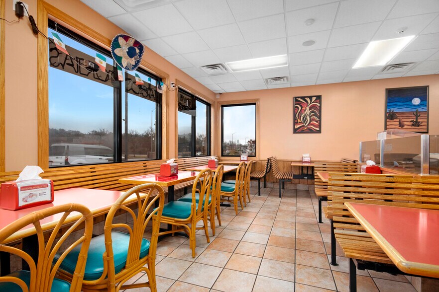 More Photos Of 1015 E Ogden Ave, Naperville Fast Food For Sale