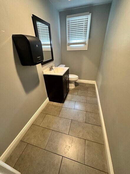 More Photos Of 6514-6516 N 40th St, Tampa Storefront Retail Office For Sale