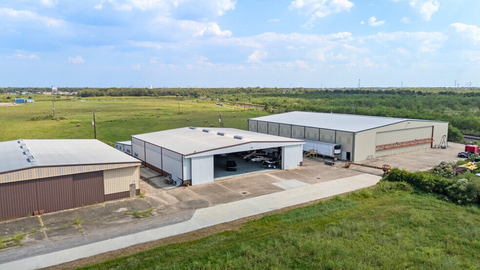 More Photos Of 5519 W Arcola Airport, Arcola Airplane Hangar For Sale