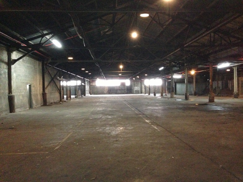 More Photos Of 500 Oakpoint Ave, Bronx Warehouse For Lease