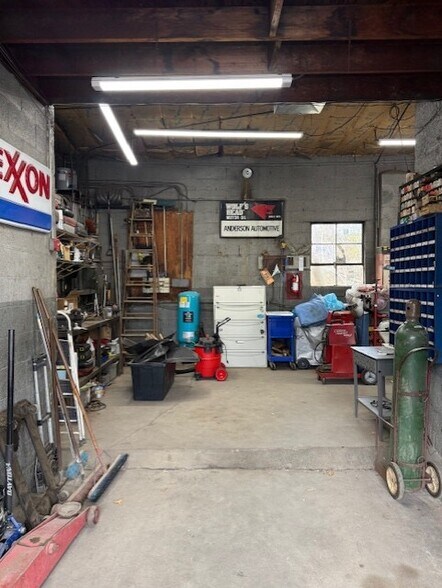 More Photos Of 449 Derby Ave, West Haven Auto Repair For Lease