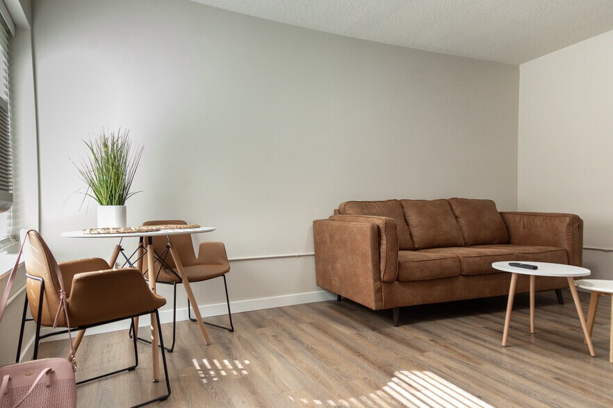 More Photos Of 125 Byrd Ave, Neenah Apartments For Sale