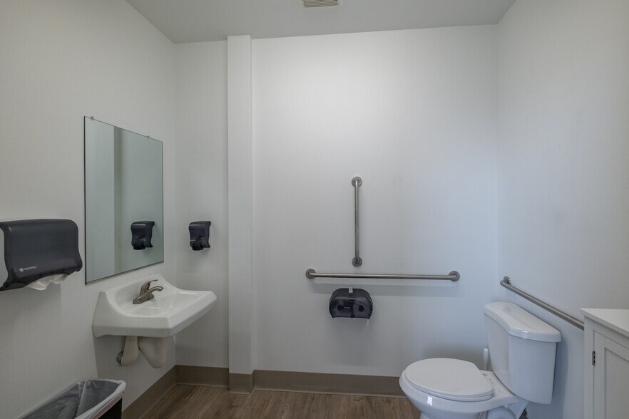 More Photos Of 2987 Ferry St SW, Albany Light Manufacturing For Lease