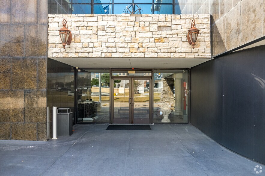 More Photos Of 13701 Dallas Pky, Dallas Health Club For Lease