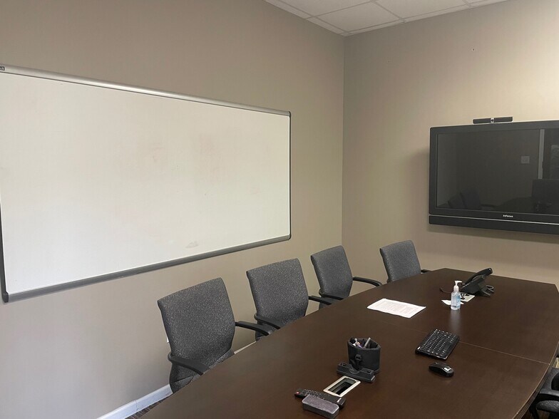 More Photos Of 9141 Emmott Rd, Houston Warehouse For Lease