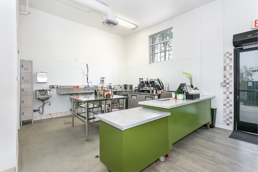 More Photos Of 605 Azusa, Azusa Storefront Retail Office For Sale