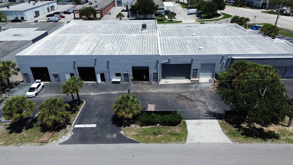 More Photos Of 1300 Old Dixie Hwy, Lake Park Unknown For Lease