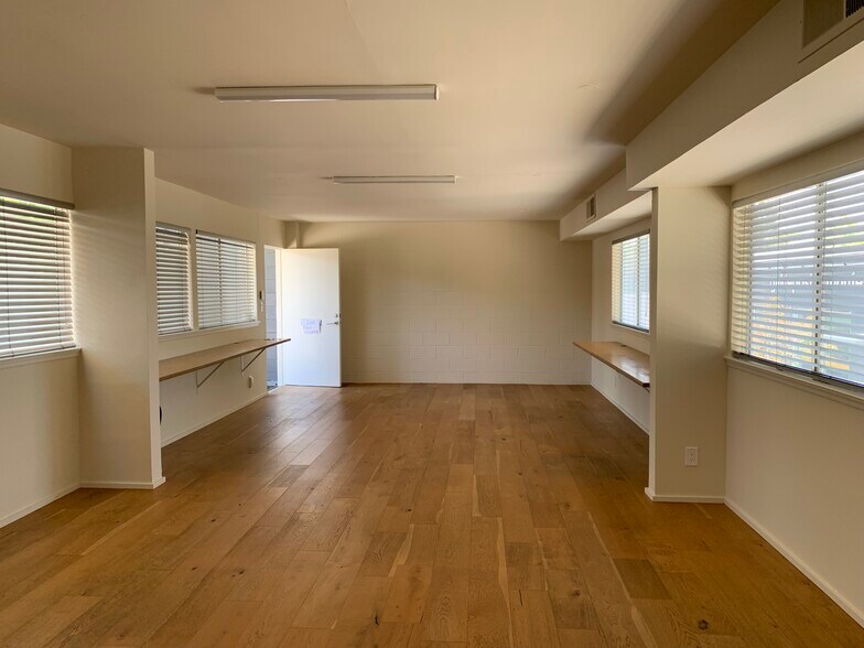 More Photos Of 926 Emerson St, Palo Alto Freestanding For Lease