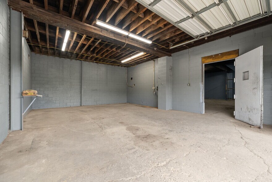 More Photos Of 797 Carlton Dr, Bentleyville Service For Lease