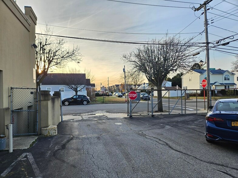 More Photos Of 166 E Jericho Tpke, Mineola Office For Lease