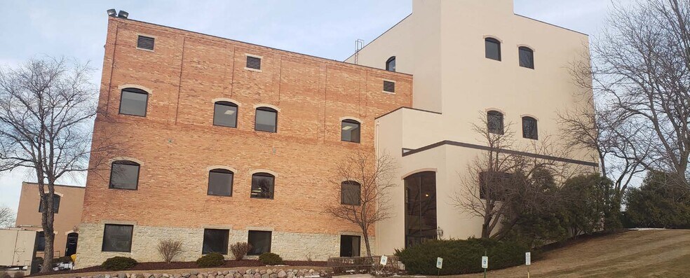 Primary Photo Of 2200 Riverside Dr, Green Bay Office For Lease