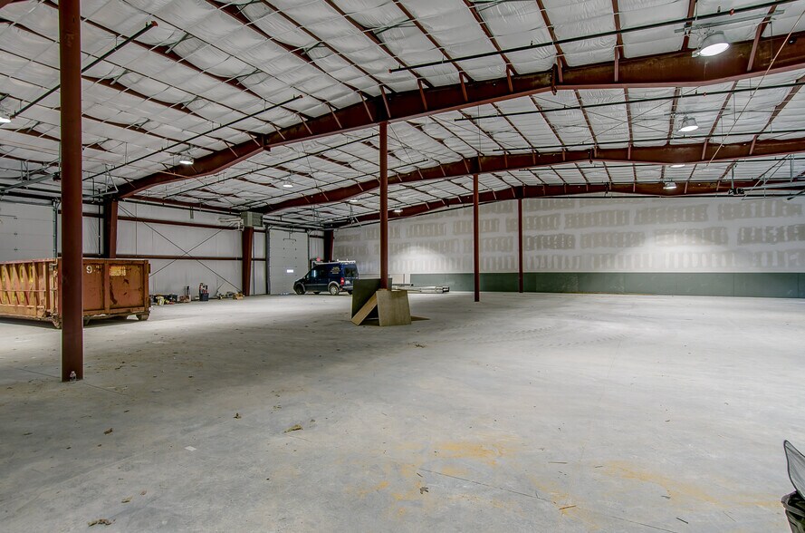 More Photos Of 16 High St, Plainville Service For Lease