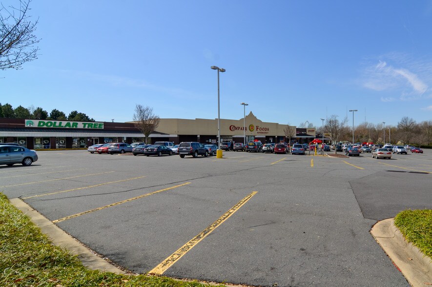 Primary Photo Of 816-820 E Arrowood Rd, Charlotte General Retail For Lease