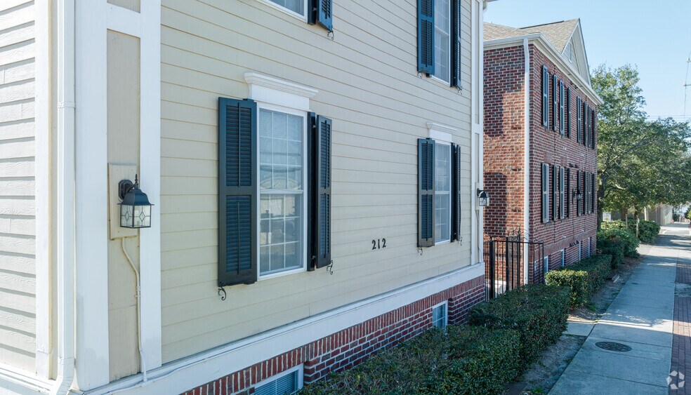 More Photos Of 214 Red Cross St, Wilmington Apartments For Lease