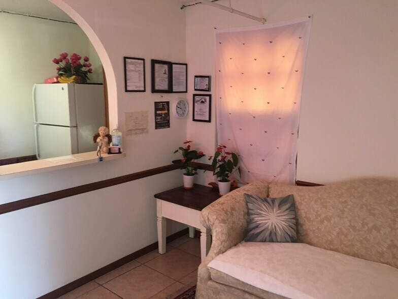 More Photos Of 3830 Williamsburg Park Blvd, Jacksonville Medical For Sale