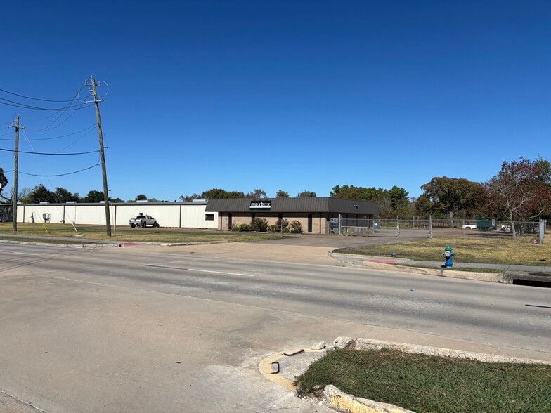 More Photos Of 4181 Magnolia St, Pearland Manufacturing For Lease