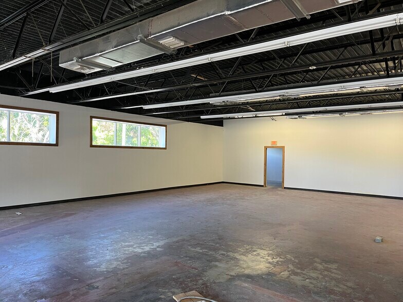 More Photos Of 19002 SW 1st St, Lutz Freestanding For Lease