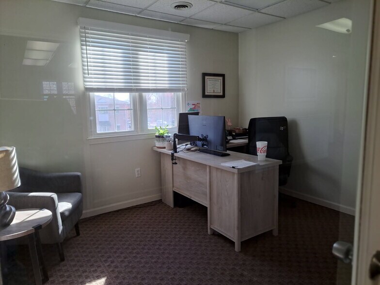More Photos Of 1600 Scottsville Rd, Bowling Green Office For Lease