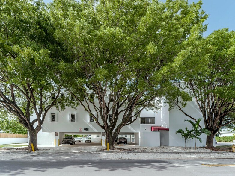Primary Photo Of 951 S Le Jeune Rd, Coral Gables Medical For Sale