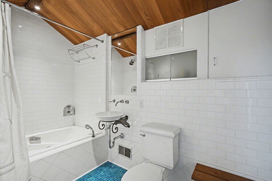 More Photos Of 145 Water St, Stonington Storefront Retail Office For Sale