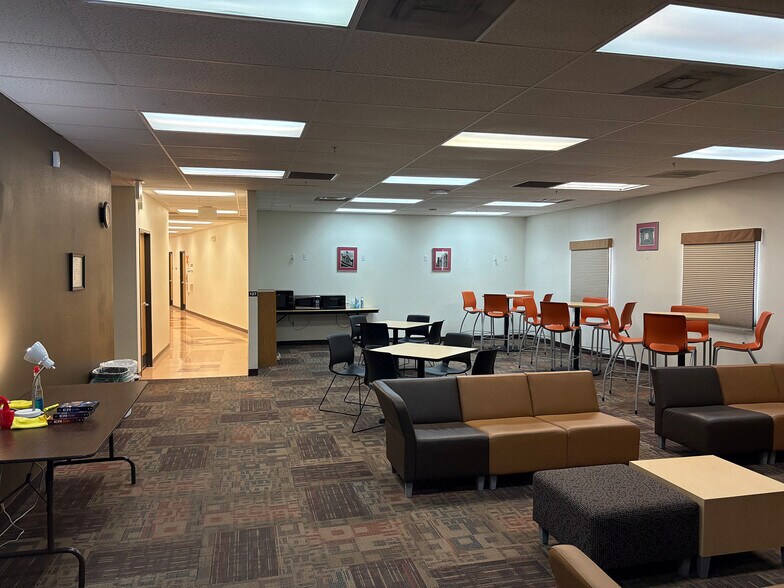 More Photos Of 1500 Renaissance Blvd NE, Albuquerque Flex For Sale