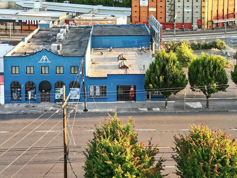 More Photos Of 2975 NE Sandy Blvd, Portland Storefront For Sale