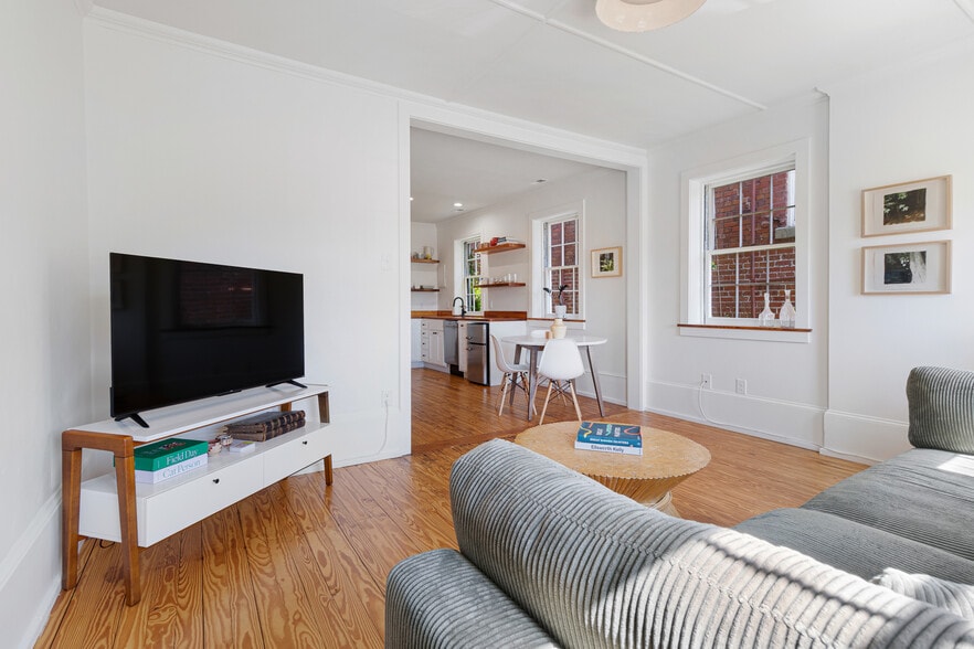 More Photos Of 119 Turner St, Beaufort Storefront Retail Office For Sale