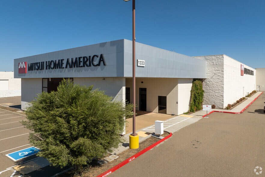 Primary Photo Of 1333 E Kettleman Ln, Lodi Auto Dealership For Lease