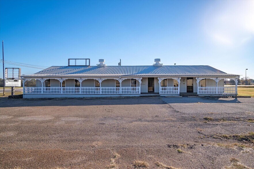 More Photos Of 1501 N Trade Days Blvd, Canton Storefront Retail Office For Sale