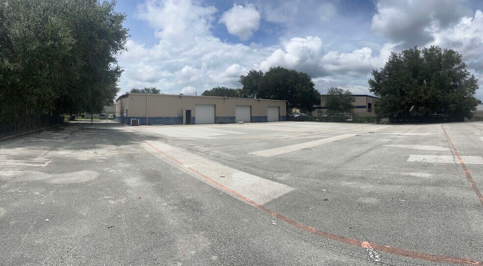 More Photos Of 2009 Jaffa Dr, Saint Cloud Warehouse For Lease