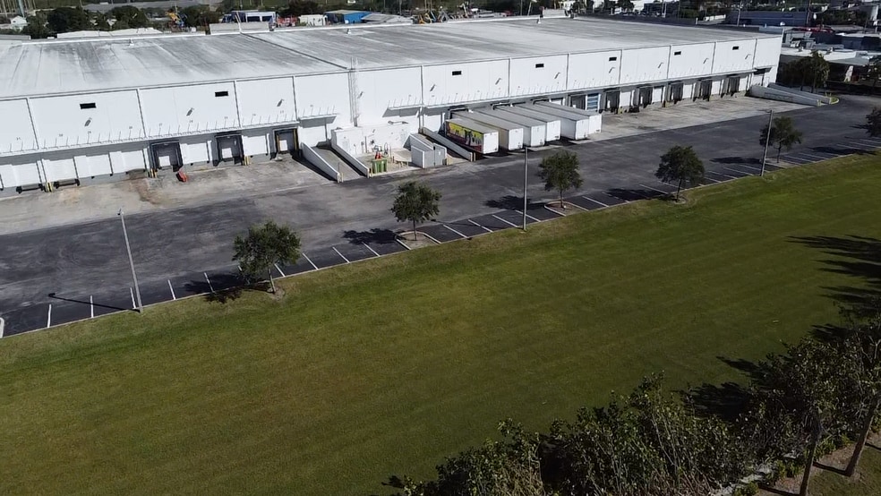 More Photos Of 3501 Burris Rd, Davie Distribution For Lease
