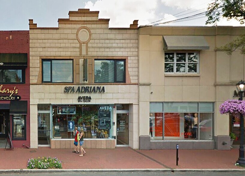 More Photos Of 266 Main St, Huntington Storefront For Lease