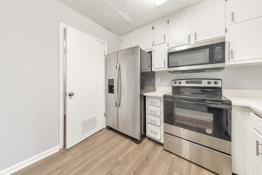 More Photos Of 122 Toby Springs Ln, McDonough Apartments For Sale