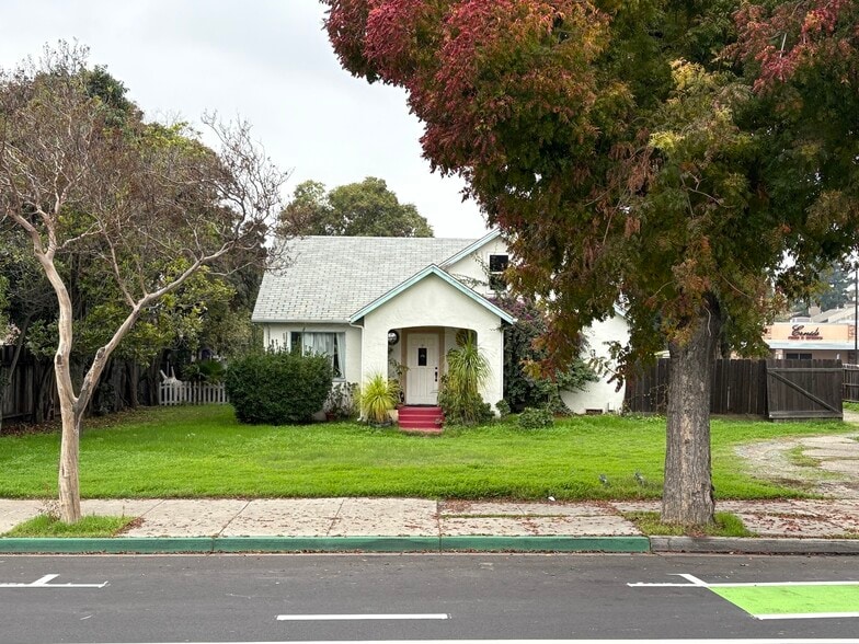 More Photos Of 1355 N Main St, Manteca General Retail For Sale