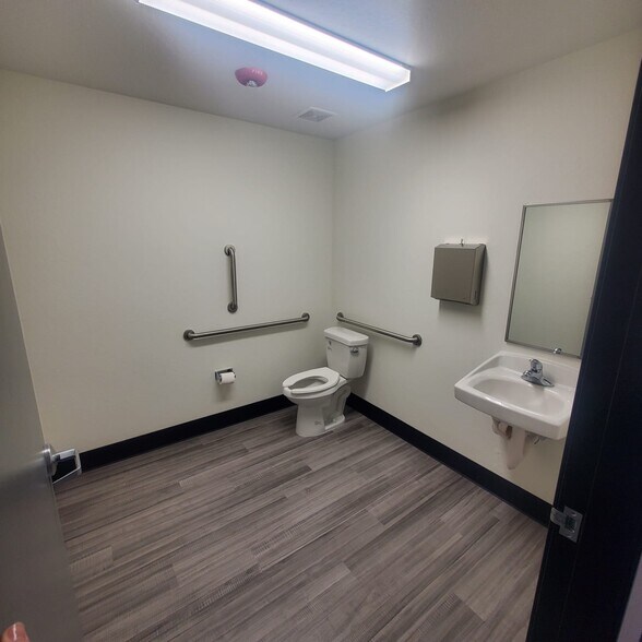 More Photos Of 990 S Rock Blvd, Reno Warehouse For Lease