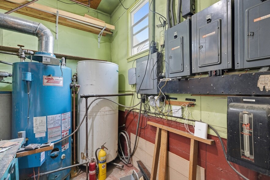 More Photos Of 615 S Main St, Colfax Hotel For Sale