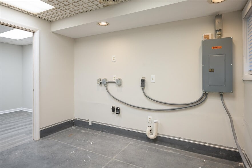 More Photos Of 287 Andrews St, Rochester Medical For Sale