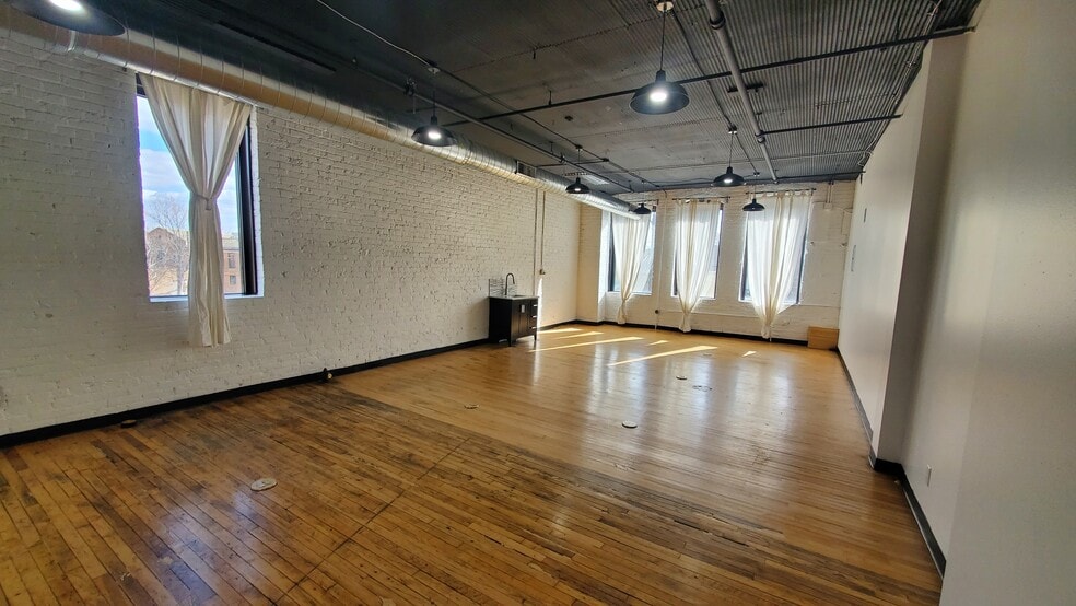 More Photos Of 609 S 10th St, Minneapolis Storefront Retail Office For Lease