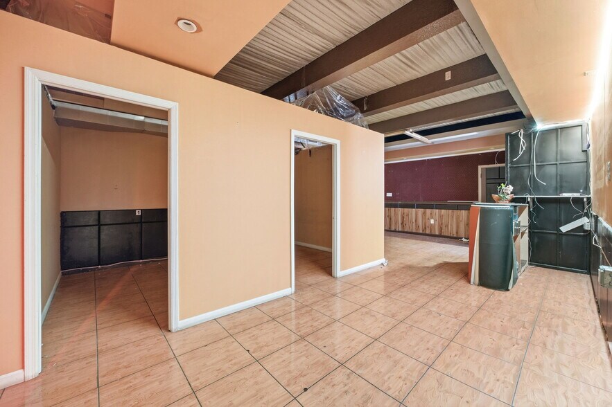 More Photos Of 136-21 41st Ave, Flushing Storefront Retail Office For Sale