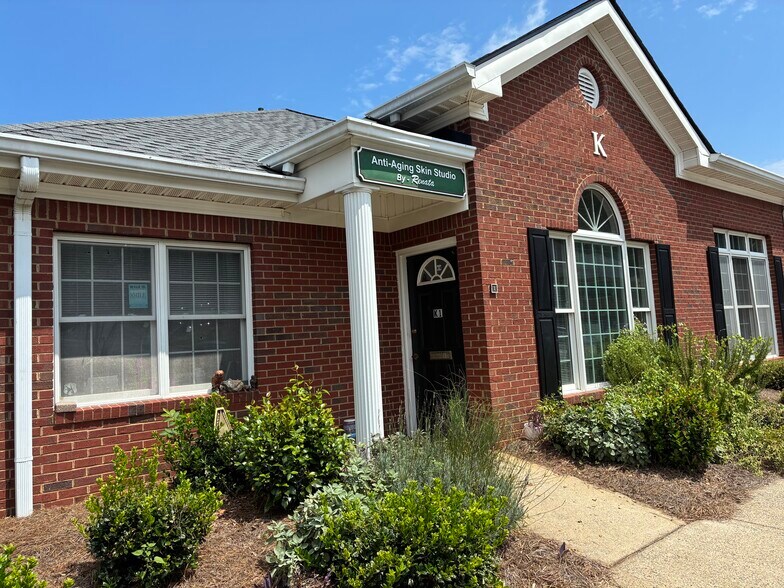 More Photos Of 555 Sun Valley Dr, Roswell Medical For Lease