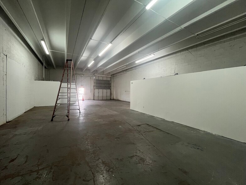 More Photos Of 13740 NW 19th Ave, Opa Locka Warehouse For Lease