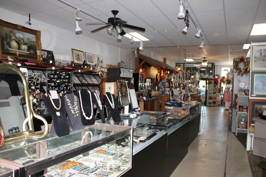 More Photos Of 120 Raleigh St, Fuquay-Varina Storefront For Sale
