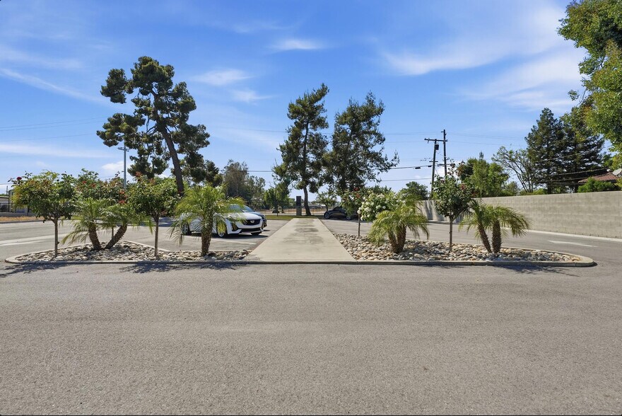More Photos Of 1660 N Newcomb St, Porterville Coworking Space